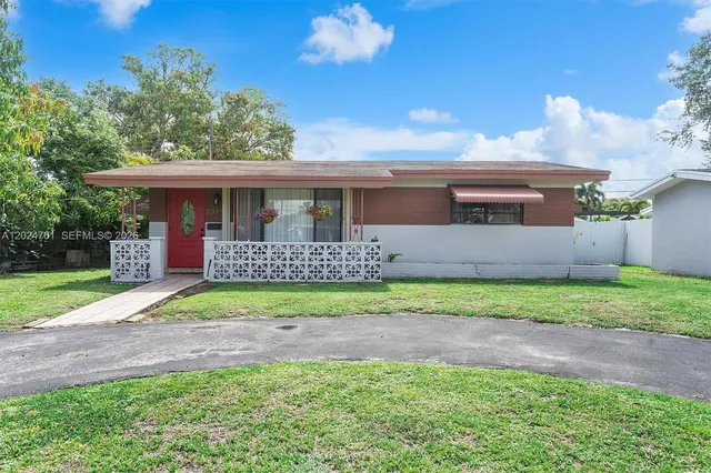 2321 Gulfstream Dr, Miramar, FL 33023