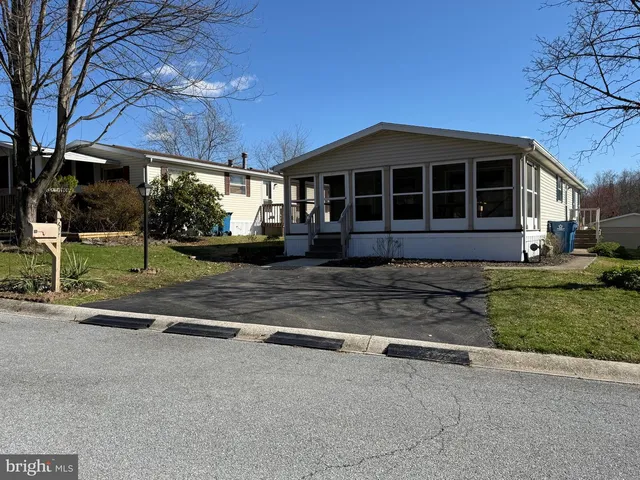 69 Meadow Run Pl, Harrisburg, PA 17112