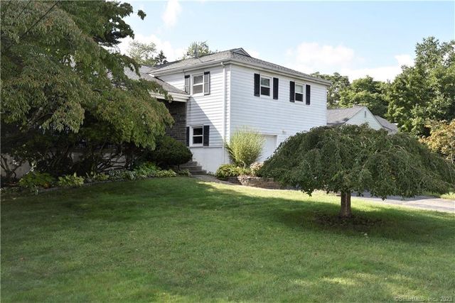 7 Old Field Rd, West Hartford, CT 06117