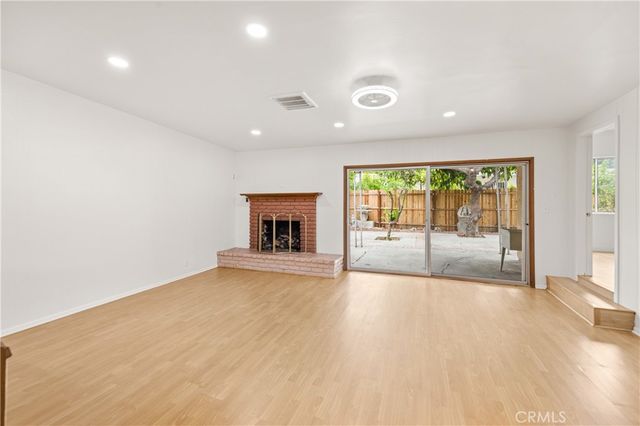 18418 Sylvan St, Reseda, CA 91335