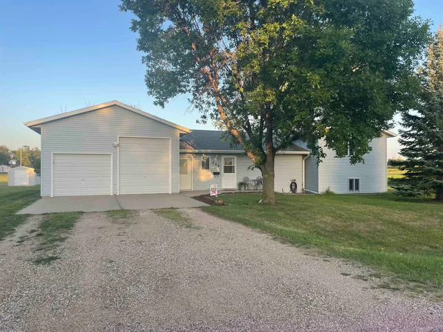 359 S  Vyborny Ave, Tabor, SD 57063