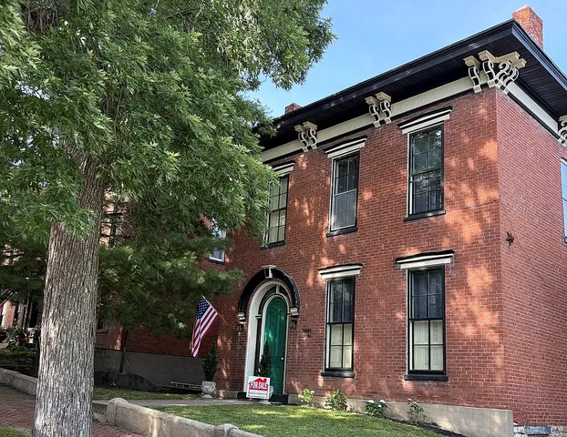 312 N  5th St, Hannibal, MO 63401