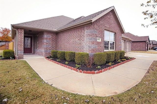 2908 N  18th St, Rogers, AR 72756