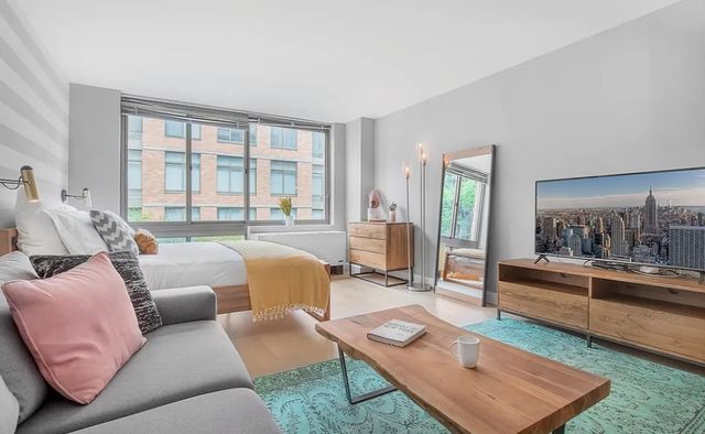 130 W  15th St #10V, New York, NY 10011