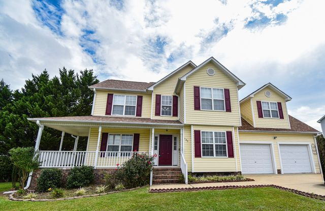 135 Lenoir Dr, Spring Lake, NC 28390
