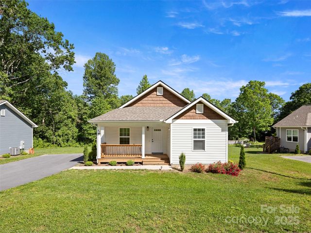 87 Markley Dr, Flat Rock, NC 28731