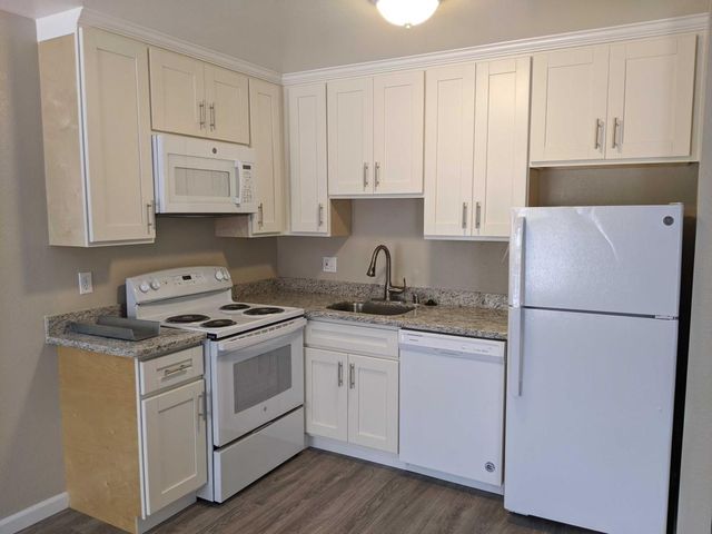 5533 Mission St #204, San Francisco, CA 94112