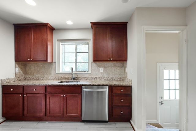 5609 6th St S, Arlington, VA 22204