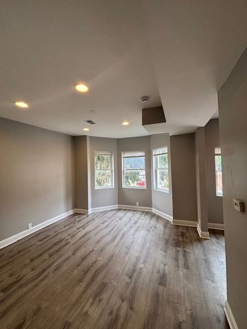 7053 S  Dante Ave, Chicago, IL 60637