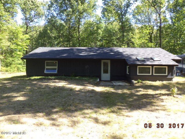 29512 Dennis Sweet Dr, Lawton, MI 49065