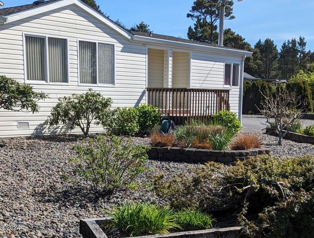 3860 Evergreen Ave, Depoe Bay, OR 97341