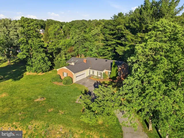 2285 Jones Rd, Winchester, VA 22602