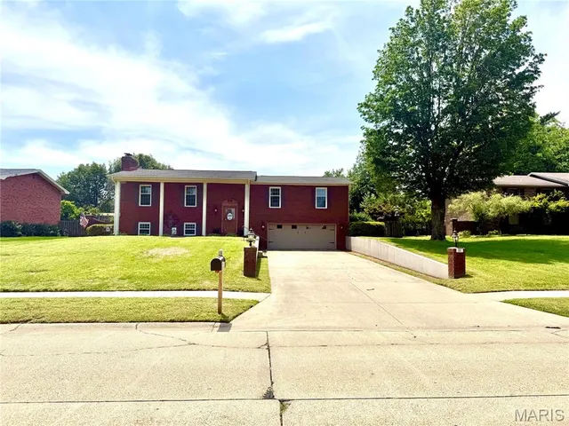 311 Kennedy Dr, Sikeston, MO 63801