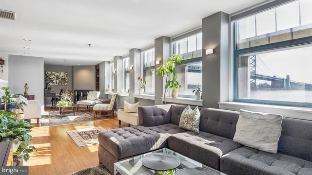 7 N  Christopher Columbus Blvd #246, Philadelphia, PA 19106