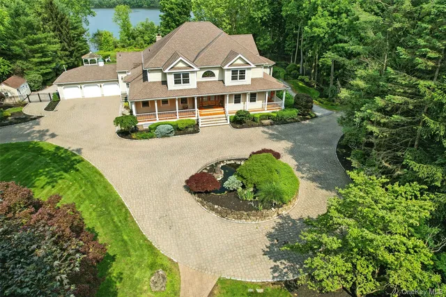 55 Kinsley Grove, Pearl River, NY 10965