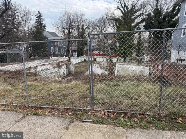 122 Pearl St, Mount Holly, NJ 08060