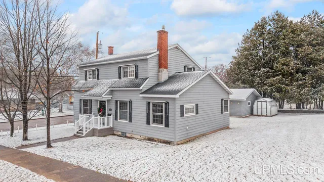 632 Wilson Ave, Kingsford, MI 49802