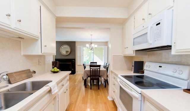 1262 S  Barrington Ave #207, Los Angeles, CA 90025