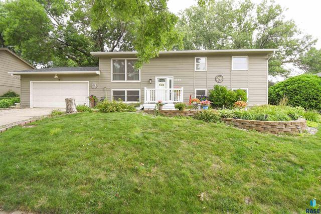 5900 W  Westminster Dr, Sioux Falls, SD 57106