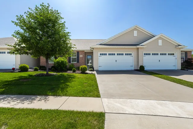 5555 E  Creekside Ln #0, Bettendorf, IA 52722