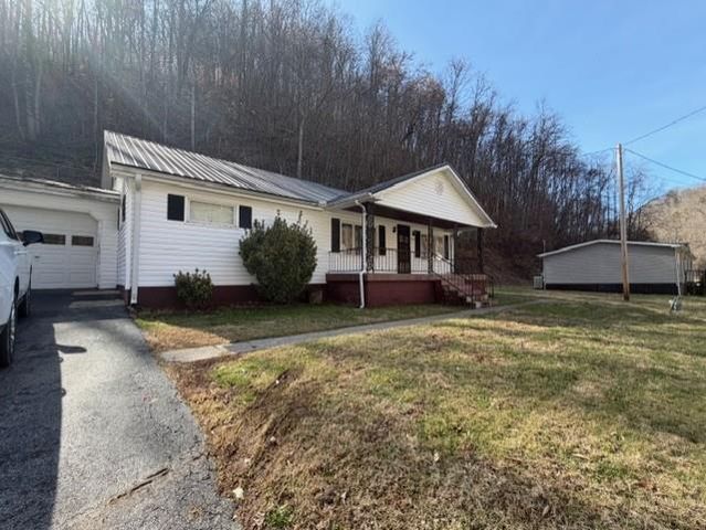 616 Harolds Branch Rd, Pikeville, KY 41501