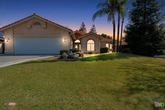 5702 Rockwell Dr, Bakersfield, CA 93308