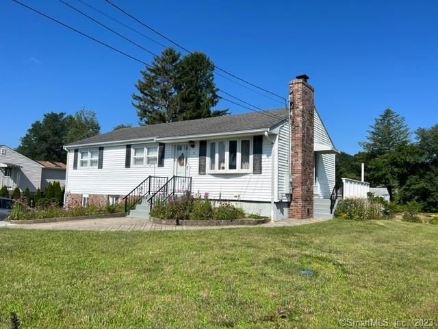 5 Marlin Dr, Pawcatuck, CT 06379