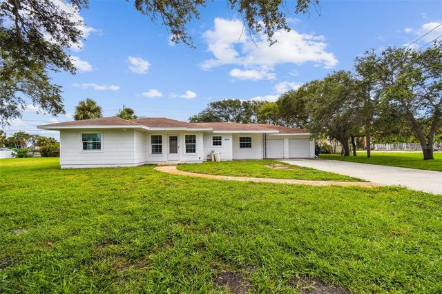 100 1st St, Belleair Beach, FL 33786