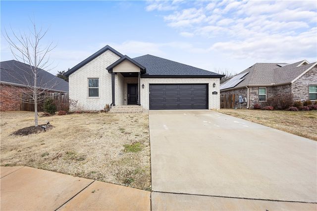 3176 Summer View Ave, Springdale, AR 72764