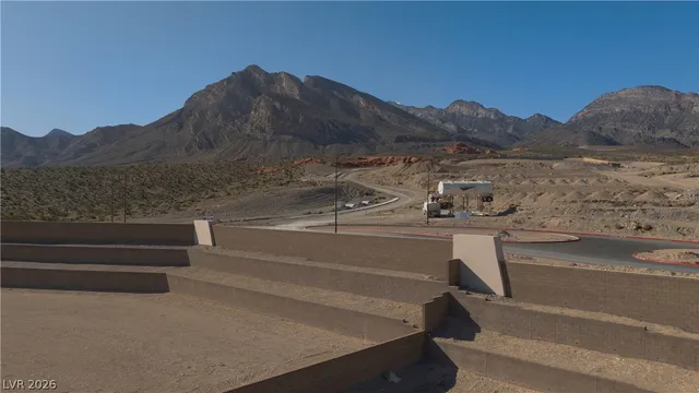 2 Western Skyline Dr, Las Vegas, NV 89138