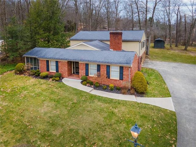 417 Tanglewood Dr, New Castle, PA 16105