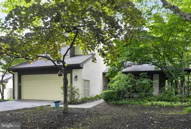 507 Kettlehouse Pond Dr, Chesterbrook, PA 19087
