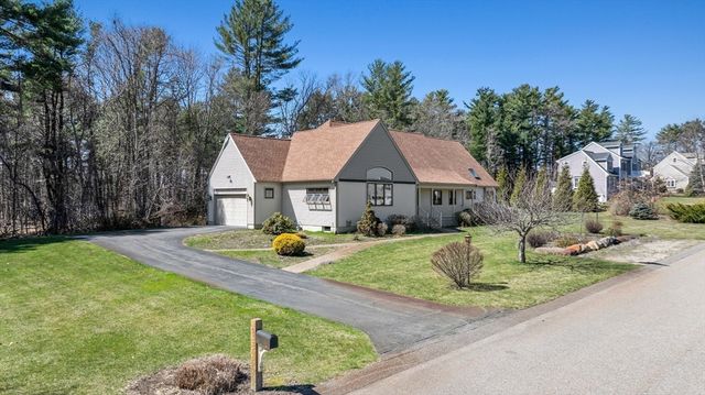 3 Christopher Ln, Hanson, MA 02341