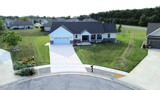 1440 Avalon Ct, Defiance, OH 43512