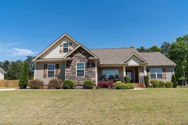 402 Nathanael Ct, Boiling Springs, SC 29316