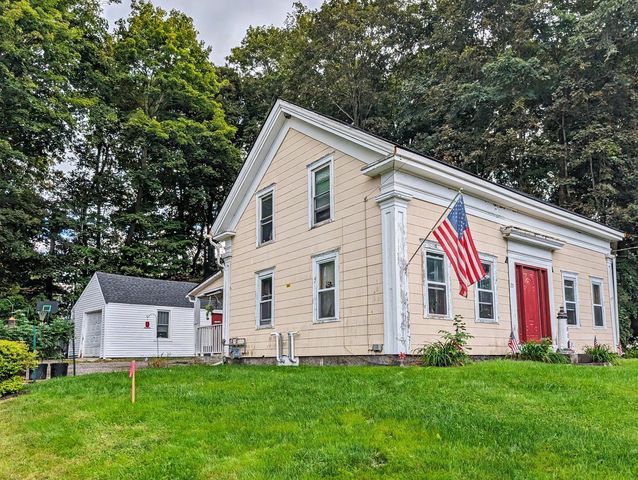 23 North St, Douglas, MA 01516