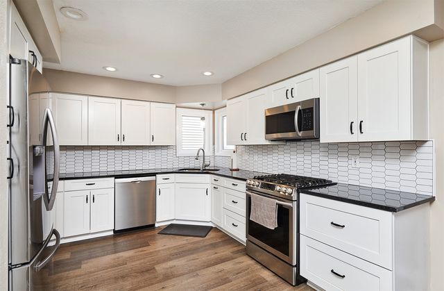 4721 Tamara Ln, West Des Moines, IA 50265
