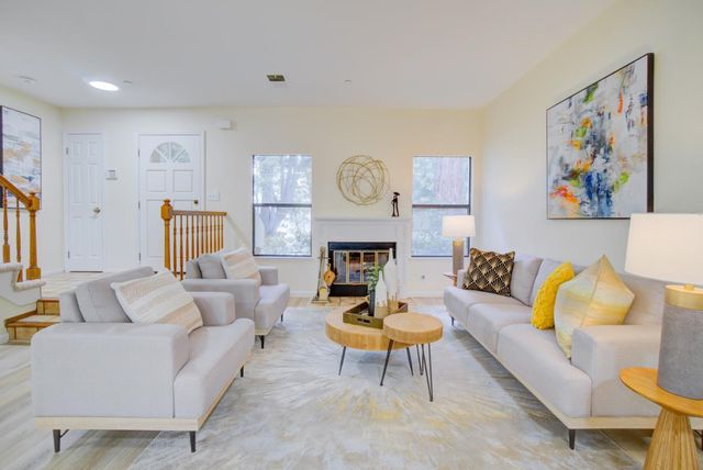 926 La Mesa Ter #F, Sunnyvale, CA 94086