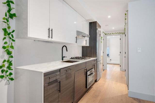 68 N  8th St #3F, Brooklyn, NY 11249