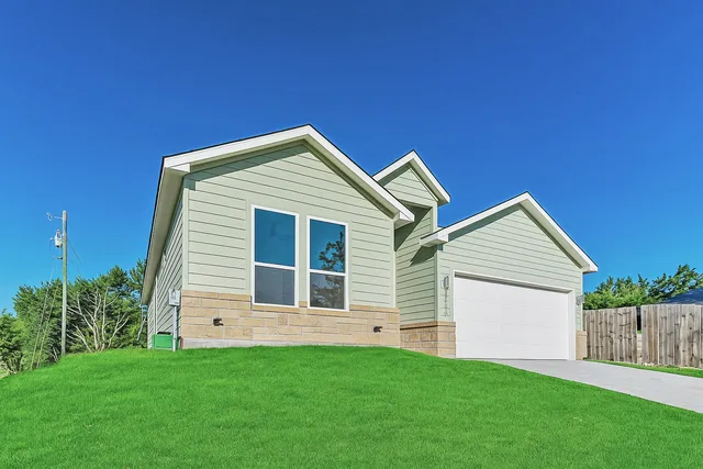 2314 Beverly Dr, Granbury, TX 76048