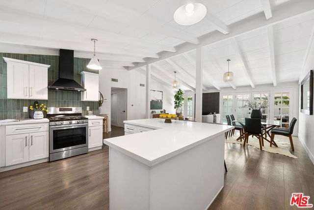 14300 Runnymede St, Van Nuys, CA 91405