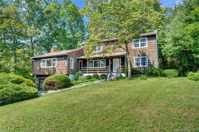 61 Cow Path Dr, Stamford, CT 06902