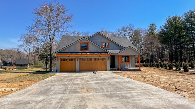 39 Lucy Ln, Mills River, NC 28759