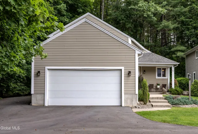 29 Pepper Lane, Saratoga Springs, NY 12866