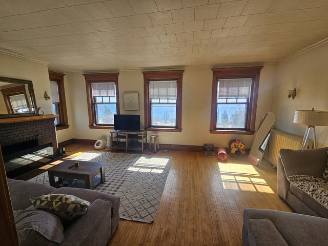 731 E  1st St #8, Duluth, MN 55805