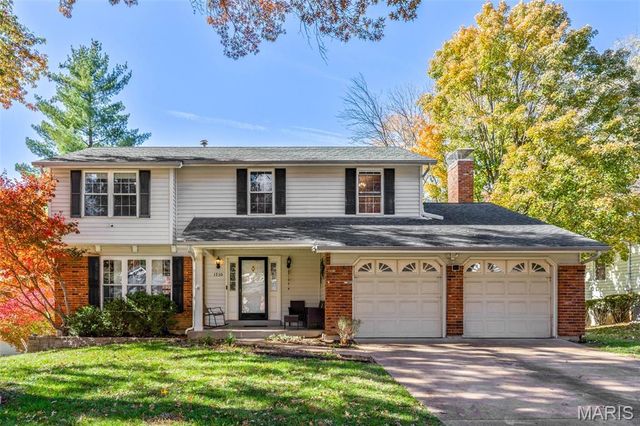 1730 Woodmore Oaks Dr, Ballwin, MO 63021