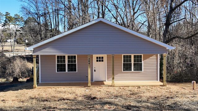 204 3rd St, Forest City, NC 28043