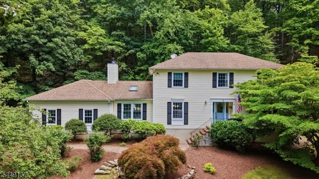 2 Powhatatan Way, Hackettstown, NJ 07840