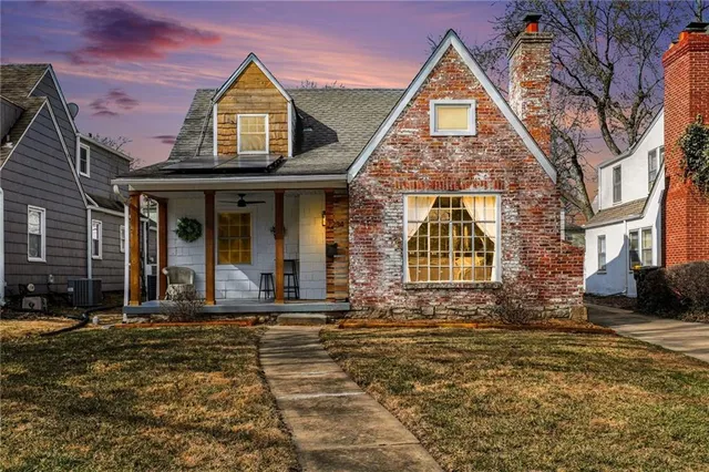 7234 Baltimore Ave, Kansas City, MO 64114