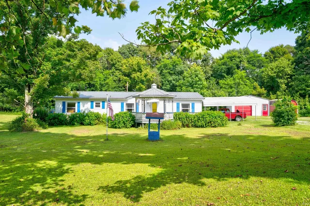 6146 Scotch Pine Rd, Cannelton, IN 47520